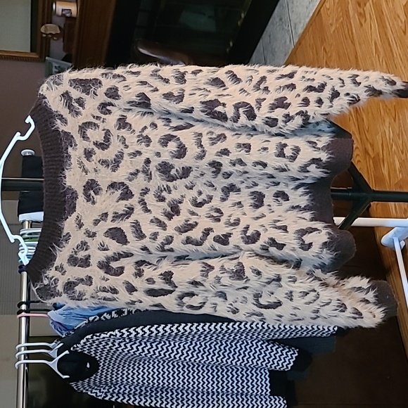 H&M Leapord Print Faux Fur Fuzzy Sweater Size Medium - Picture 6 of 12